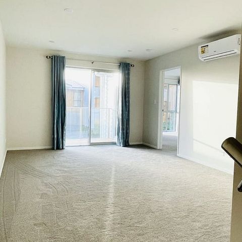 Stunning 4BR Beachlands Townhouse! - Photo 1