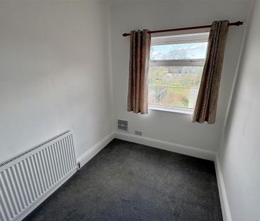 3 bedroom end of terrace house to rent - Photo 3