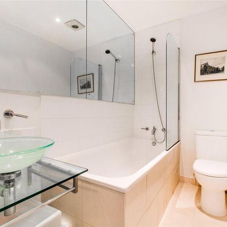 2 bedroom flat in South Kensington - Photo 4