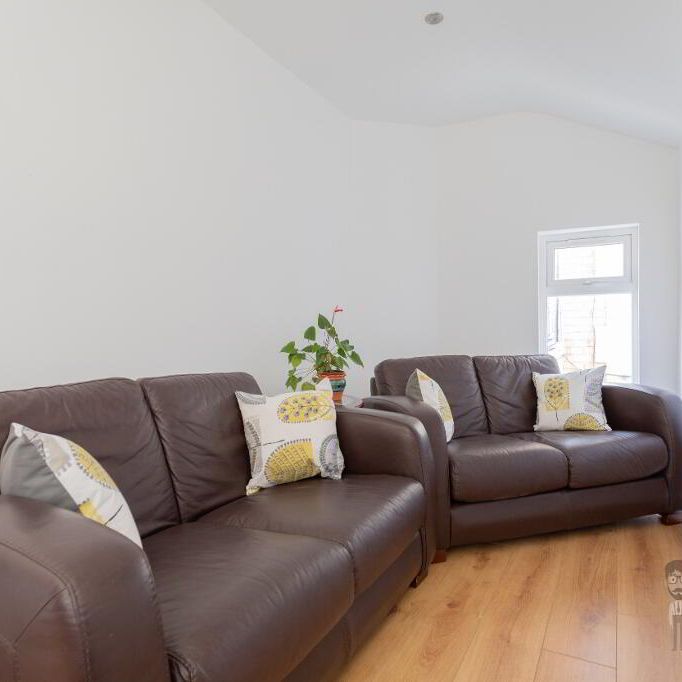 Room 6, 342 Woodstock Road, Belfast, BT6 9DP - Photo 1