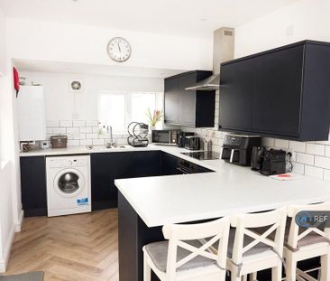 4 bedroom terraced house to rent - Photo 6