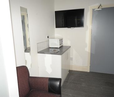 United Kingdom, 23-25 The Crescent, TS5 6SG, Middlesbrough - Photo 2