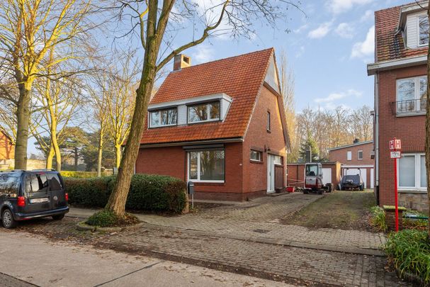 Vernieuwde en geïsoleerde open bebouwing met 3 slaapkamers en magazijn van 86m2! - Foto 1