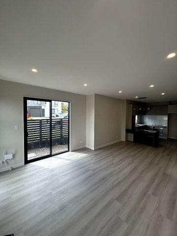 Brand New townhouse in central silverdale - Photo 2