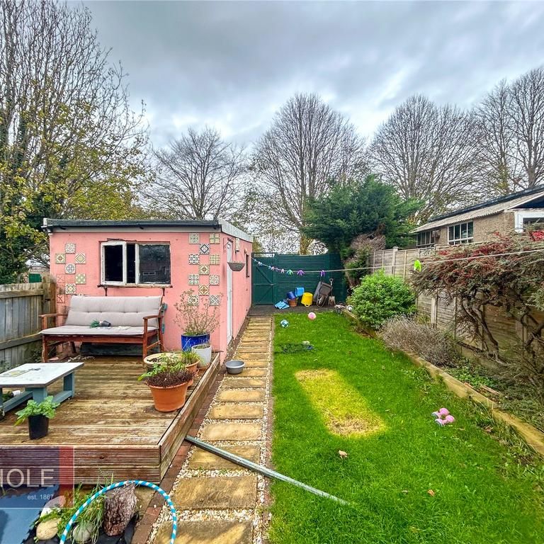 4 bedroom semi-detached house to rent - Photo 1