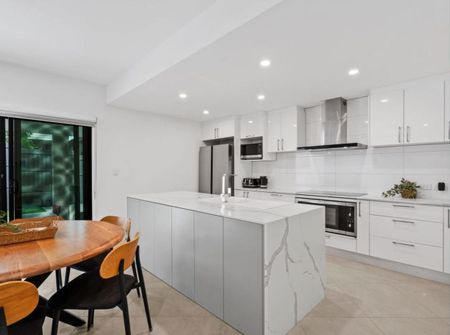 Stunning Contemporary Family Home - - Photo 4