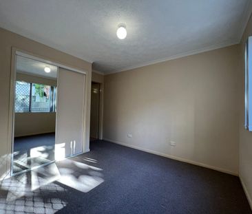 Ground Floor unit with air-con in great position! - Photo 4