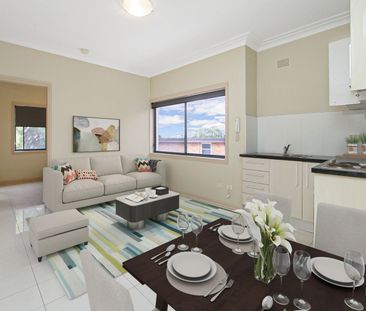 Light Filled One-bedroom Apartment - Photo 4