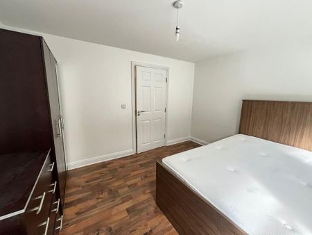 4 bedroom townhouse to rent - Photo 2