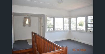 Huge Queenslander Home - Photo 4