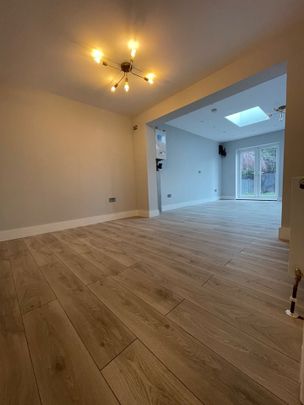 5 Bed Terraced House, Seymour Avenue, LU1 - Photo 1