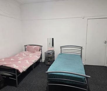 Room in a Shared Flat, Carlton Road, M16 - Photo 1