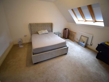 5 bedroom detached house to rent - Photo 2