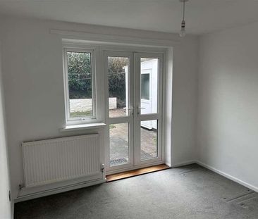 Roseland Park, Camborne, TR14 - Photo 3