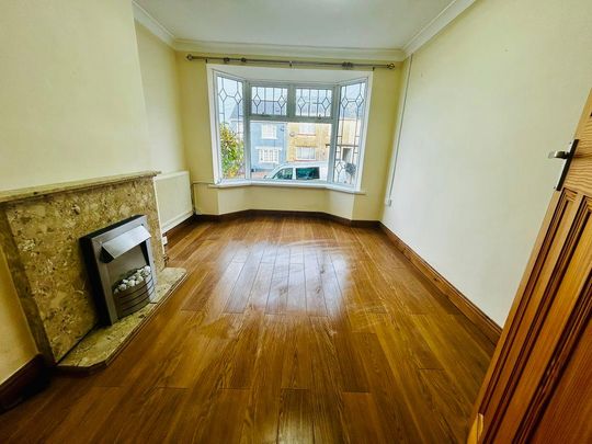 Pine Grove, Neath - Photo 1