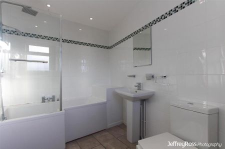 2 bedroom end of terrace house to rent - Photo 5