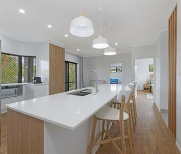 COASTAL COMFORT MEETS MODERN LIVING � BEAUTIFUL HOME IN MOORE PARK ... - Photo 5