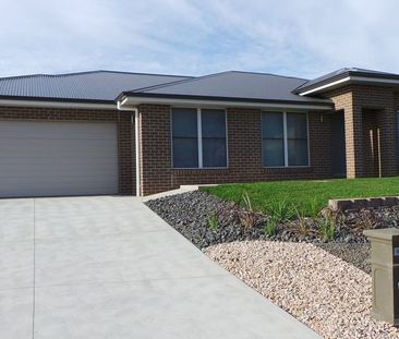 NORTH TAMWORTH - Stylish Custom Built Home - Photo 3