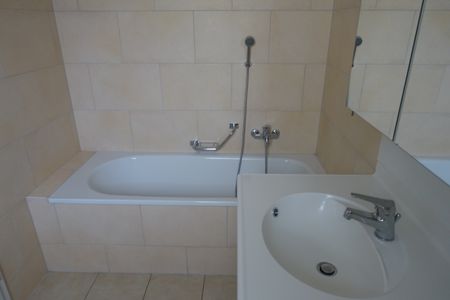 CHARMANT 4 ½ PIECES - Avec grand balcon et à deux pas de l'école ! - Photo 5