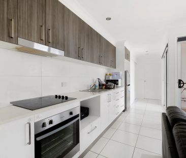 Low maintenance living modern home. - Photo 5