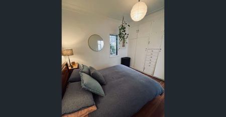 Light filled 2 bedroom free-standing cottage - Photo 3