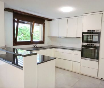 Modern 4.5-room duplex with fireplace in Wollerau - Photo 4