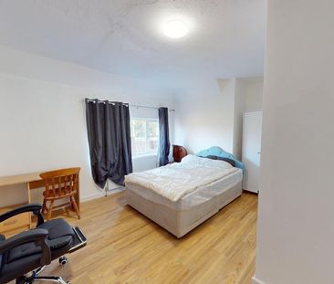 5 bedroom semi-detached house to rent - Photo 3