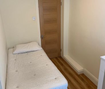 2 Bed Flat, Victoria Road, NW6 - Photo 4