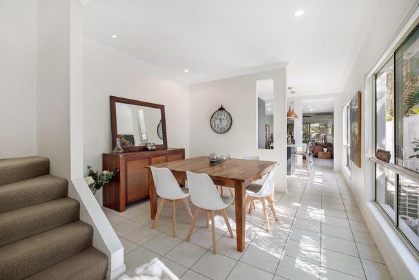 2/32 Ventura Road, Mermaid Beach QLD 4218 - House For Rent | Domain - Photo 1