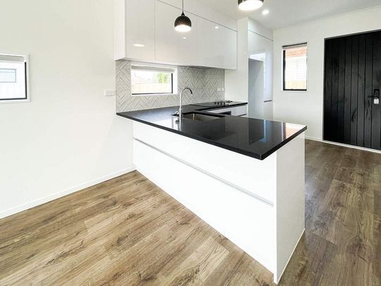 Near-New 3 Bedroom Townhouse in Mount Roskill - Photo 1