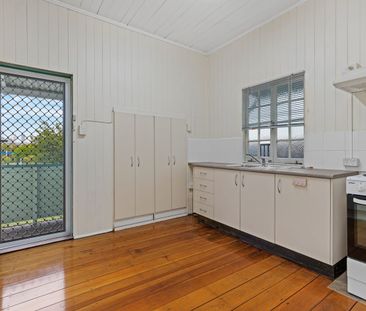 Two Bedroom Cottage in Prime Location - Photo 4