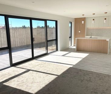 Modern 3 Bedroom Home in Ashburton - Photo 3