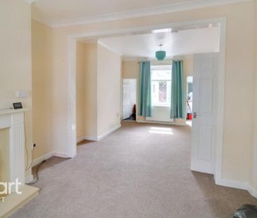 2 bedroom end of terrace house to rent - Photo 2
