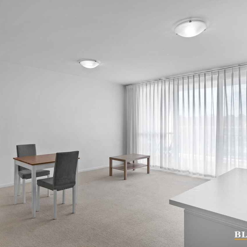 2 minutes' walk to Belconnen Mall - Photo 1