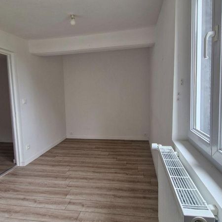 Un appartement au 1er étage en parfait état comprenant séjour, cuisine aménagée et équipée (pla... - Photo 4