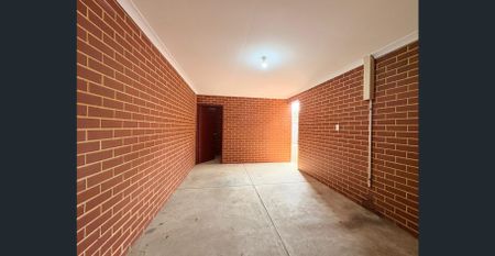 Spacious 3-Bedroom Villa with Modern Amenities - Photo 2