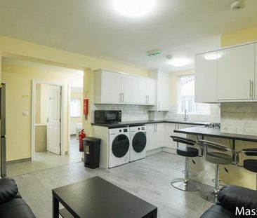 6 bedroom semi-detached house to rent - Photo 2