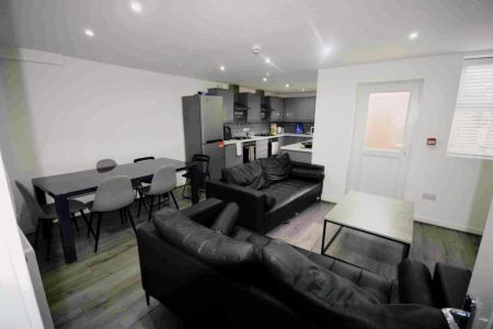 6 Beds 6 Baths - Photo 3