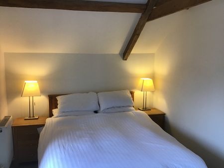 Two Bedroom Detached Barn Conversion For Rent in Fabulous Location in Taunton - Photo 5