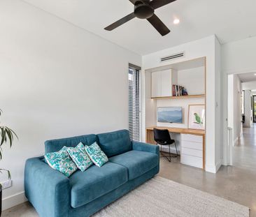 MODERN DUPLEX WTH ABUNDANCE OF SPACE - Photo 3