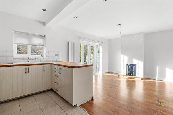 3 bedroom semi-detached house to rent - Photo 1