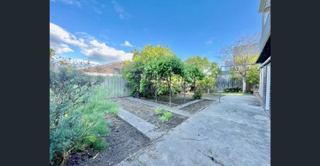 Spacious family home in an exceptional lifestyle location - Photo 5