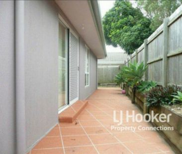3 Bedroom Townhouse - Includes Pool and Tennis Court! - Photo 1