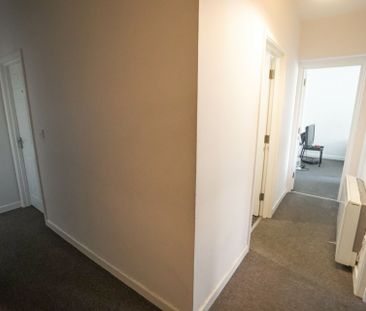 3 Bedroom Flat To Rent in Lansdowne - £1,350 pcm Tenancy Info - Photo 2