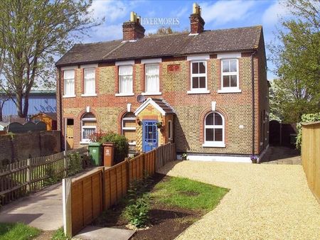 2 bedroom Semi-Detached House to let - Photo 2