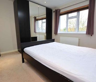 Baltic Close, Central Colliers Wood, SW19 - Photo 6