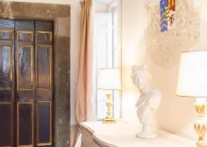 Center-Historic Jewish Quarter: Elegant apartment situated in beautiful Palazzo Nobiliare. Entrance, spacious living with original wood frescoed ceilings, large modern dining and kitchen, 4 bedrooms, 4 Baths, small terrace. #1527