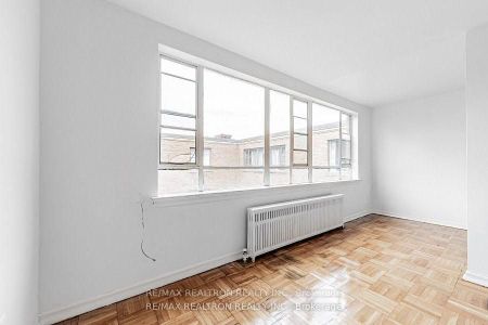 For Lease - 2515 Eglinton Avenue Unit# 310, Toronto, Ontario - Photo 2