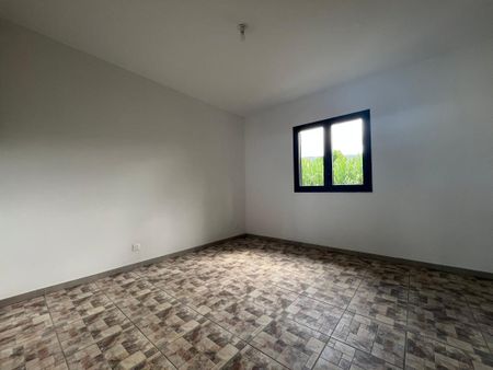Location Appartement 3 pièces 90m² ST JOSEPH 97480 - Photo 5