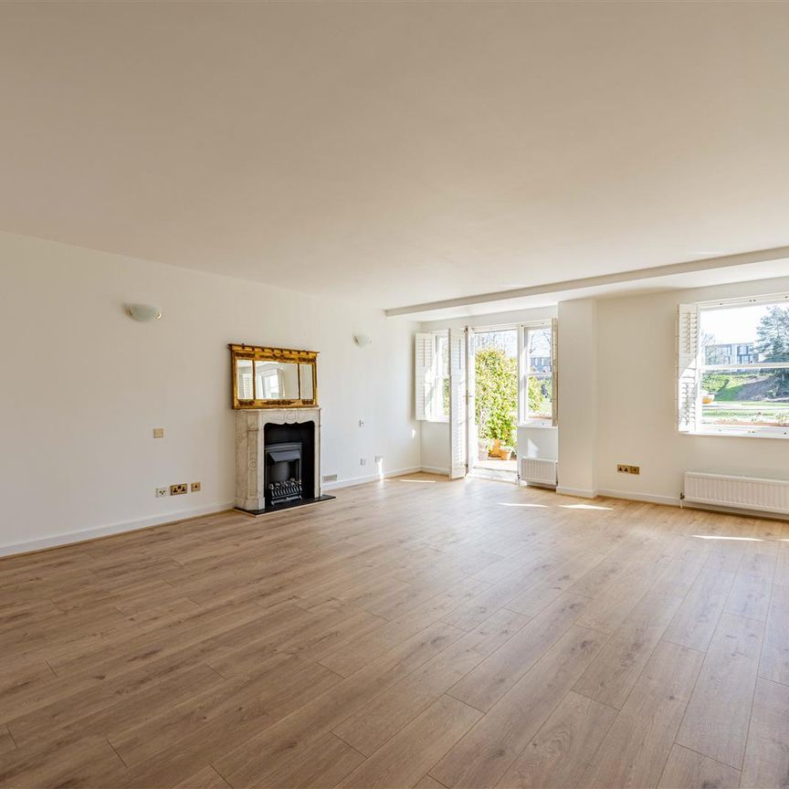 Dane John, Canterbury - Photo 1